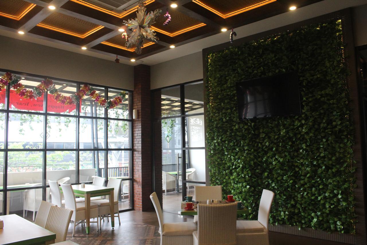 Uniq Hotel Yogyakarta Exterior foto